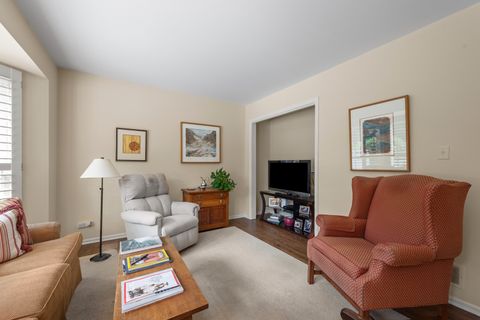 Tiny photo for 28 Warrington Drive, Lake Bluff, IL 60044 (MLS # 12512816)