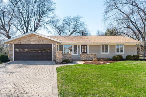 814 Stamford Court Schaumburg IL 60193