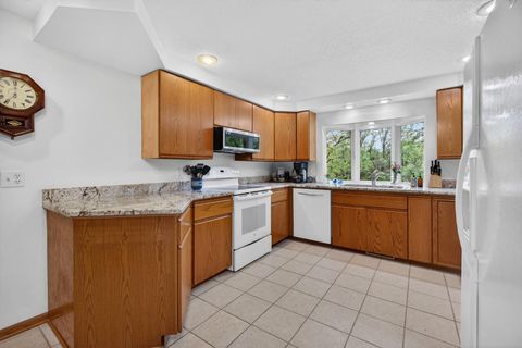 Tiny photo for 5115 Crestview Heights Court, Bettendorf, IA 52722 (MLS # 12631295)