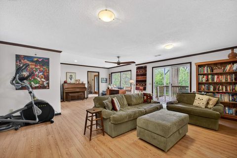 Tiny photo for 5115 Crestview Heights Court, Bettendorf, IA 52722 (MLS # 12631295)