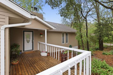 Photo of 5115 Crestview Heights Court, Bettendorf, IA 52722 (MLS # 12631295)
