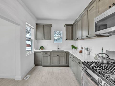 Tiny photo for 2343 Ridgeland Avenue, Berwyn, IL 60402 (MLS # 12545668)