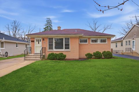 Photo of 906 S Kirk Avenue, Elmhurst, IL 60126 (MLS # 12579557)