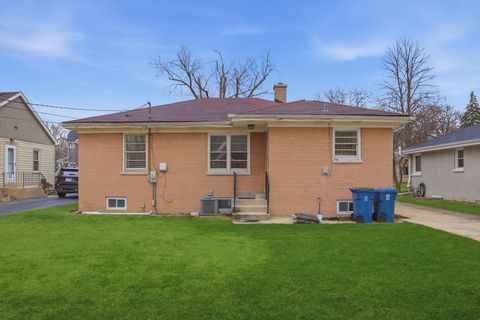 Tiny photo for 906 S Kirk Avenue, Elmhurst, IL 60126 (MLS # 12579557)