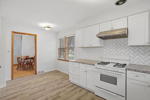 Tiny photo for 906 S Kirk Avenue, Elmhurst, IL 60126 (MLS # 12579557)