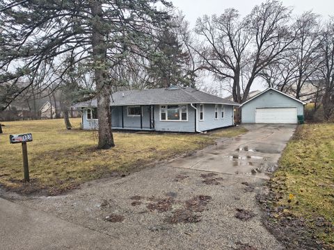 Photo of 1803 N Riverside Drive, McHenry, IL 60050 (MLS # 12595112)