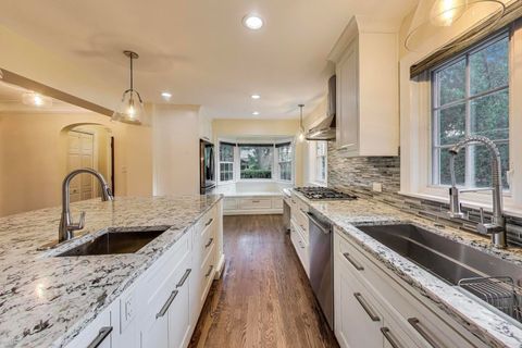 Tiny photo for 6420 N Navajo Avenue, Chicago, IL 60646 (MLS # 12596286)