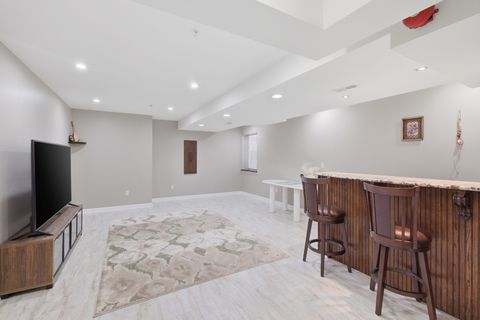 Tiny photo for 829 Linden Circle, Hoffman Estates, IL 60169 (MLS # 12590088)