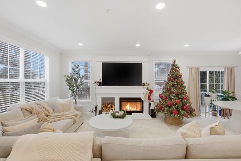 Tiny photo for 829 Linden Circle, Hoffman Estates, IL 60169 (MLS # 12590088)