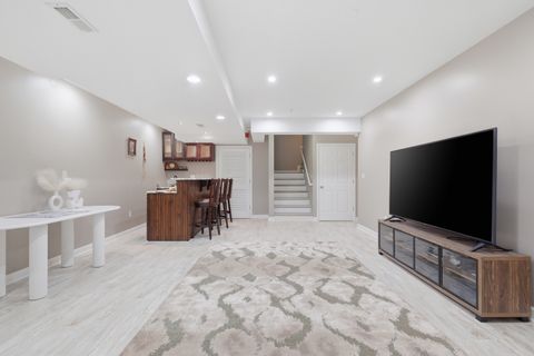 Tiny photo for 829 Linden Circle, Hoffman Estates, IL 60169 (MLS # 12590088)