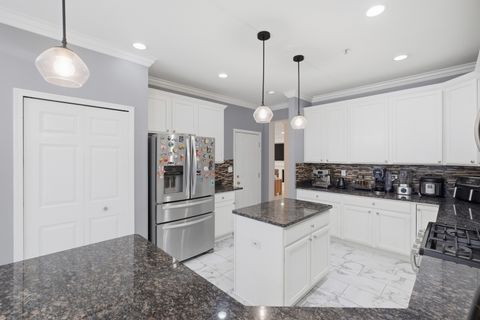 Tiny photo for 829 Linden Circle, Hoffman Estates, IL 60169 (MLS # 12590088)