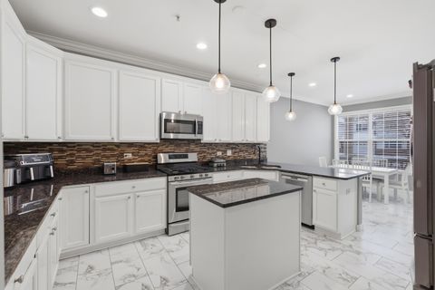 Tiny photo for 829 Linden Circle, Hoffman Estates, IL 60169 (MLS # 12590088)