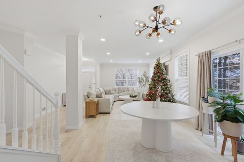 Tiny photo for 829 Linden Circle, Hoffman Estates, IL 60169 (MLS # 12590088)