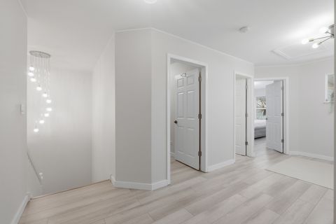 Tiny photo for 829 Linden Circle, Hoffman Estates, IL 60169 (MLS # 12590088)