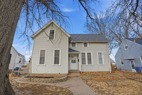 Photo of 1508 W Lombard Street, Davenport, IA 52804 (MLS # 12551568)