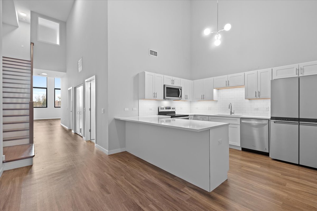 1900 W Lawrence Avenue 219