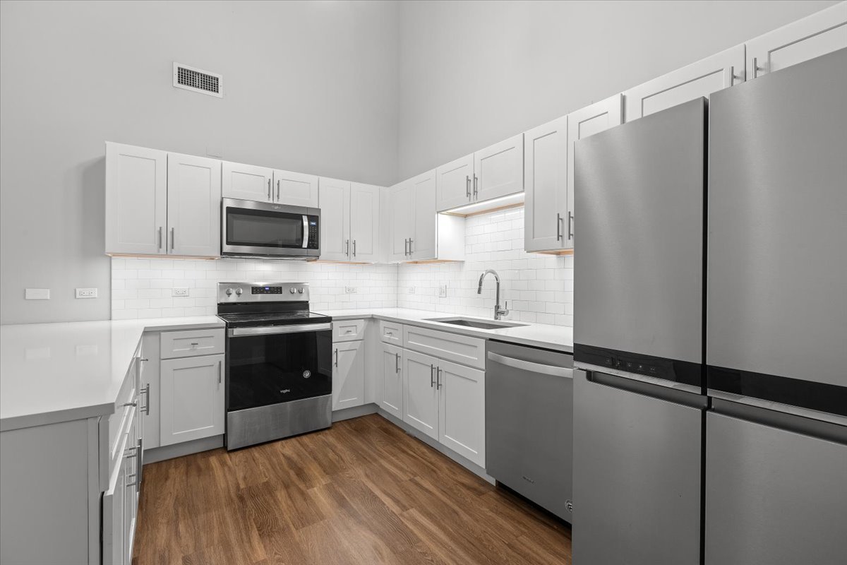1900 W Lawrence Avenue 219