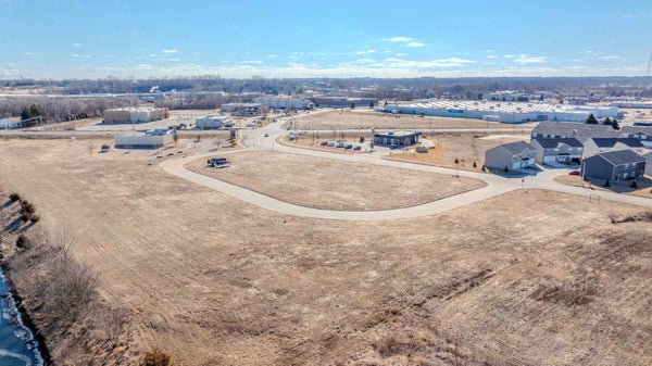 2460 LILLIAN WAY, CLINTON, IA 52732 - Image 016d8fdad6e47cafcafb4eaceea83350/3378606575