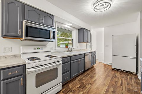 Tiny photo for 421 Lake Avenue, Crystal Lake, IL 60014 (MLS # 12512209)