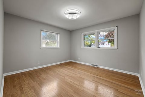 Tiny photo for 421 Lake Avenue, Crystal Lake, IL 60014 (MLS # 12512209)