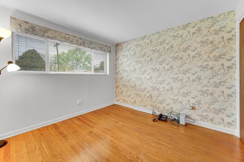 Tiny photo for 8322 Central Avenue, Morton Grove, IL 60053 (MLS # 12631770)