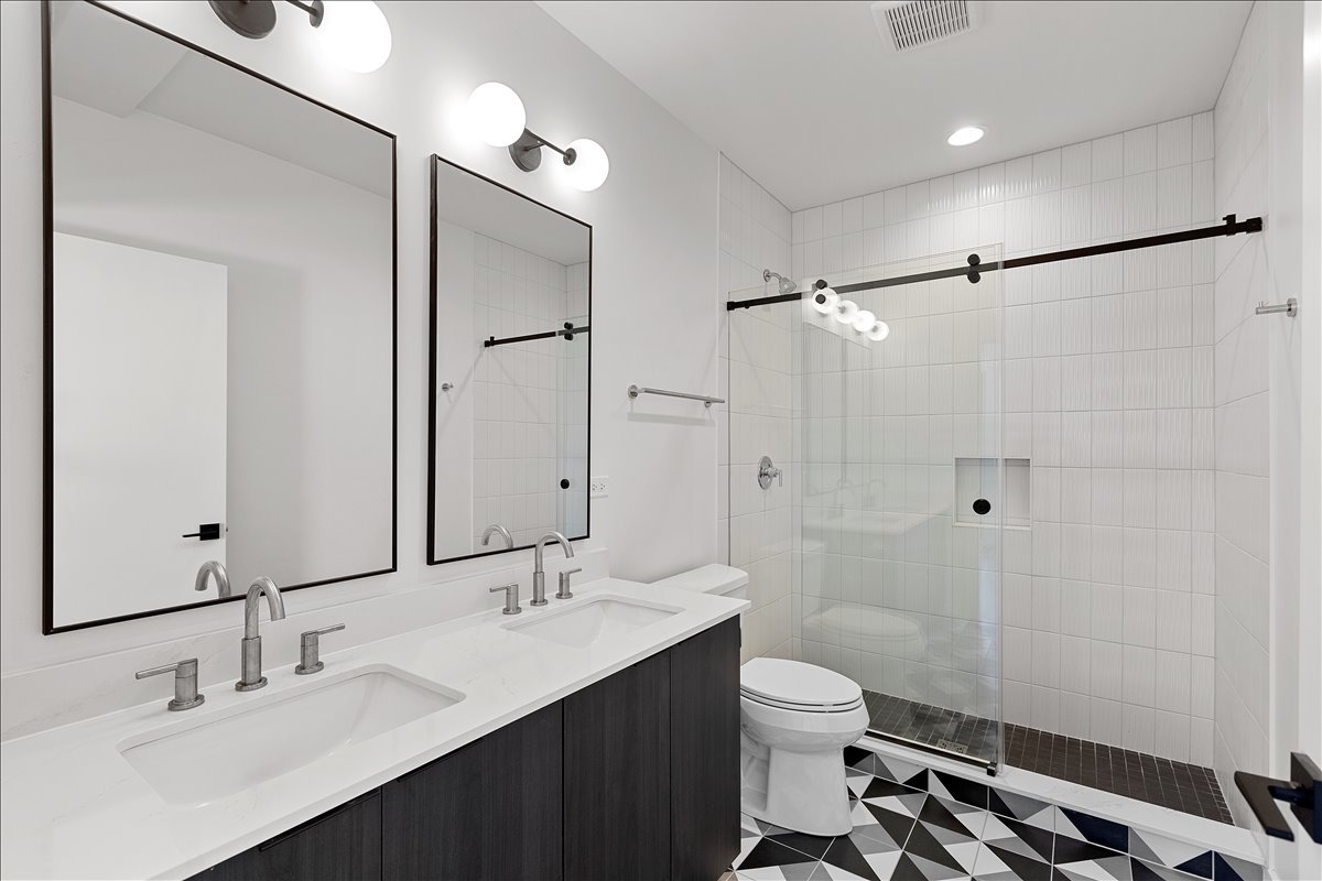 1801 W Grand Avenue 402