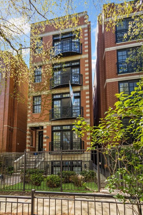 853 W Buckingham Place 4 Chicago IL 60657