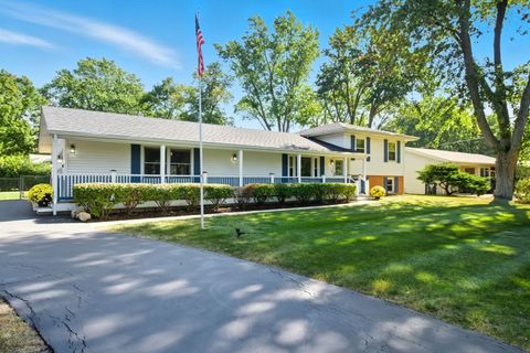 Photo of 30W355 Claymore Lane, Naperville, IL 60563 (MLS # 12456347)
