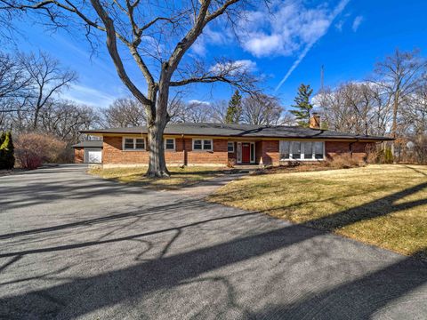 Photo of 16 Yorkshire Drive, Lincolnshire, IL 60069 (MLS # 12572421)