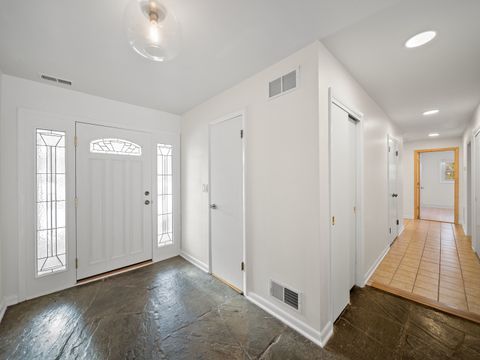 Tiny photo for 16 Yorkshire Drive, Lincolnshire, IL 60069 (MLS # 12572421)