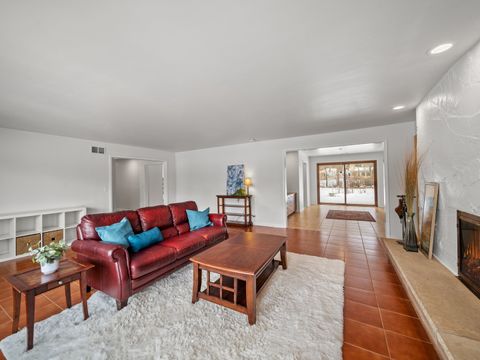 Tiny photo for 16 Yorkshire Drive, Lincolnshire, IL 60069 (MLS # 12572421)