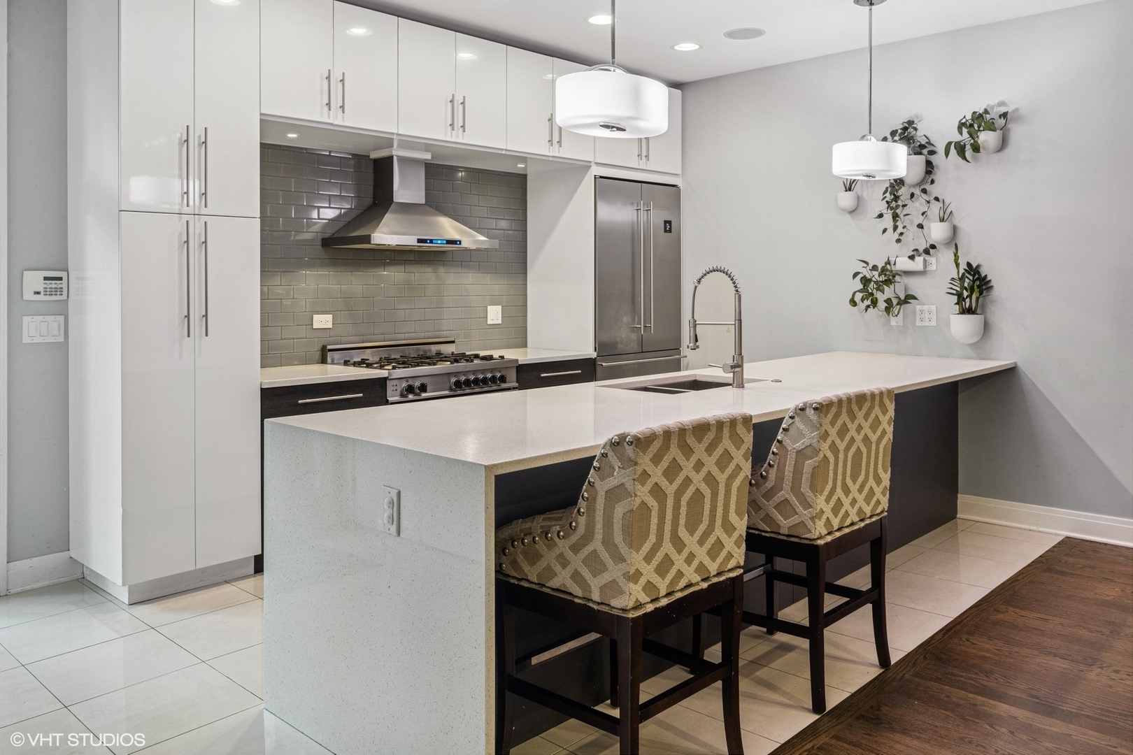 1350 W Diversey Parkway 1