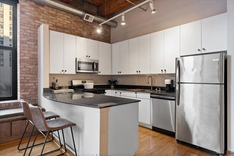 Tiny photo for 300 W Grand Avenue #302, Chicago, IL 60654 (MLS # 12595773)