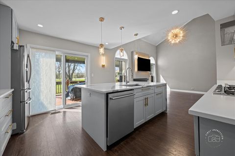 Tiny photo for 547 Rosebud Drive S, Lombard, IL 60148 (MLS # 12610211)