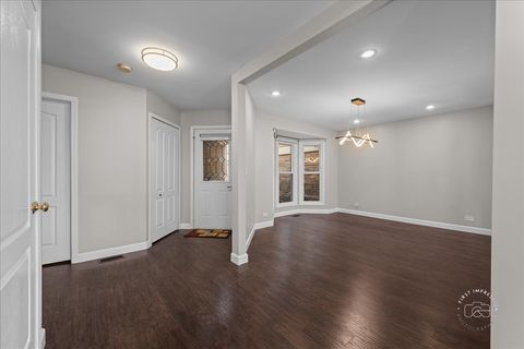 Tiny photo for 547 Rosebud Drive S, Lombard, IL 60148 (MLS # 12610211)