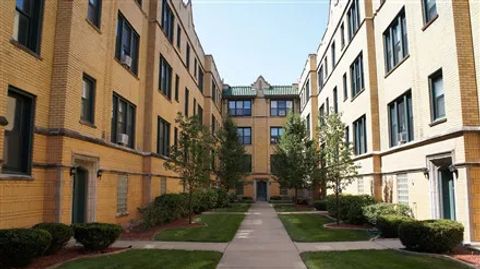 2428 N Sawyer Avenue 2E Chicago IL 60647