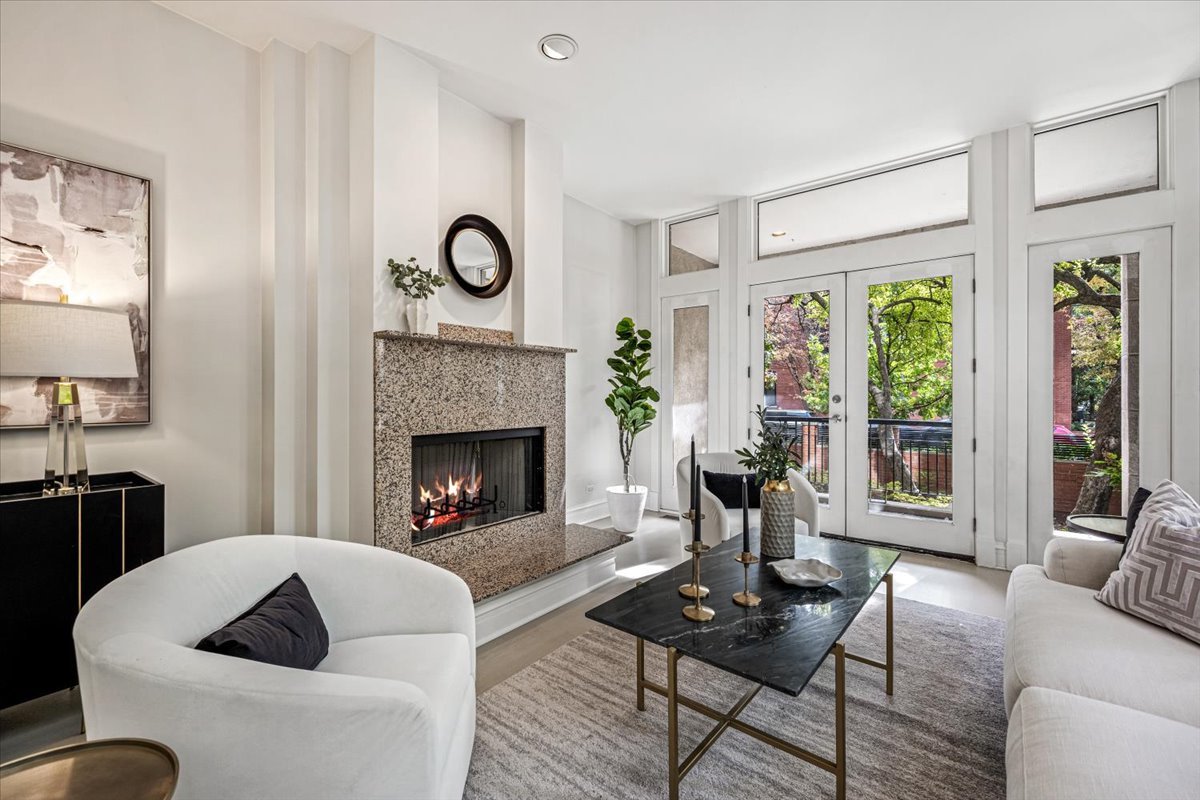 2209 N Seminary Avenue