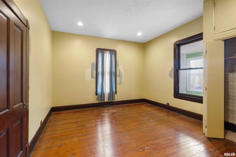Tiny photo for 607 N LOGAN Street, Marion, IL 62959 (MLS # EB460598)