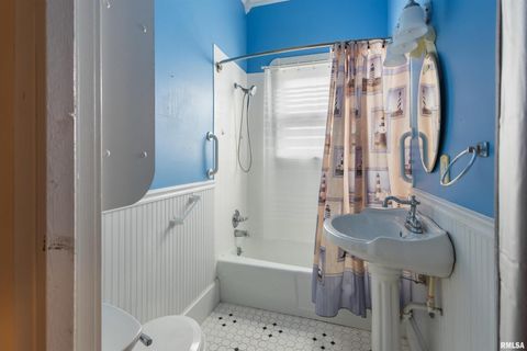 Tiny photo for 607 N LOGAN Street, Marion, IL 62959 (MLS # EB460598)