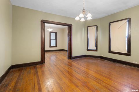 Tiny photo for 607 N LOGAN Street, Marion, IL 62959 (MLS # EB460598)