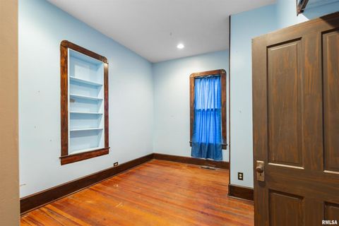 Tiny photo for 607 N LOGAN Street, Marion, IL 62959 (MLS # EB460598)