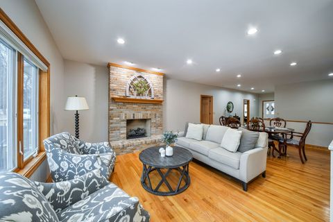 Tiny photo for 723 Manor Hill Place, Sugar Grove, IL 60554 (MLS # 12547109)