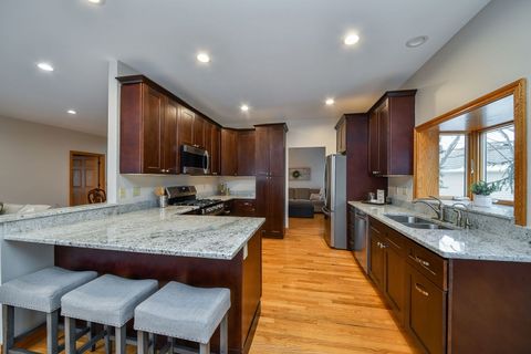 Tiny photo for 723 Manor Hill Place, Sugar Grove, IL 60554 (MLS # 12547109)