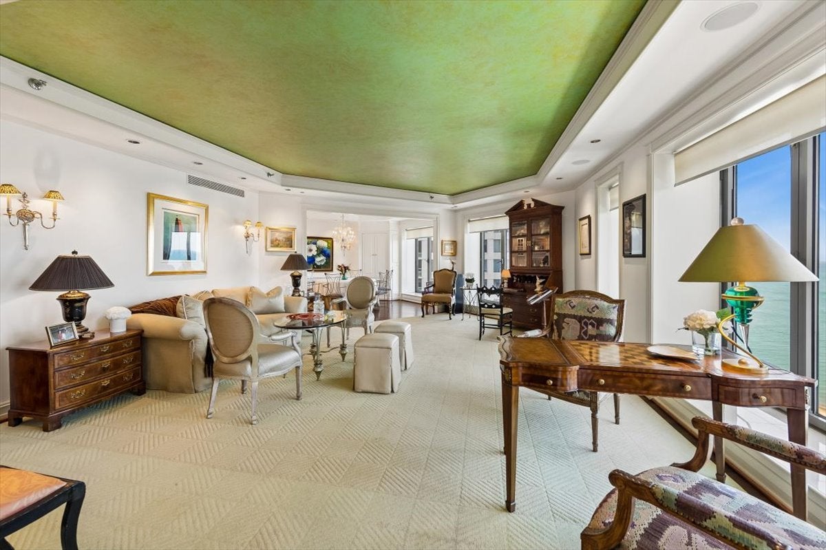 950 N Michigan Avenue 2302