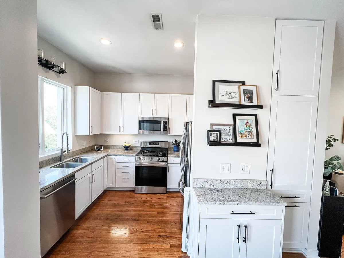 2065 N Kedzie Avenue 323