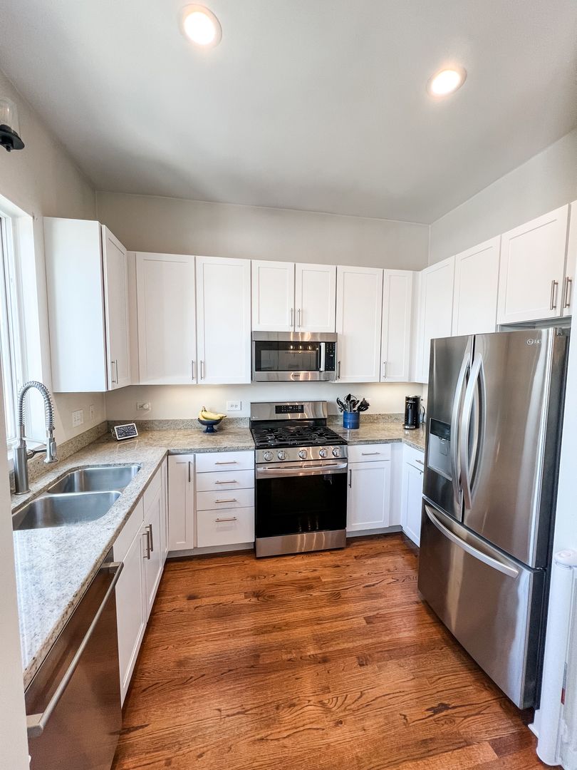 2065 N Kedzie Avenue 323