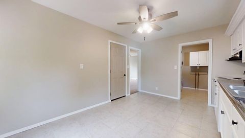 Tiny photo for 3112 Oak Avenue, Mattoon, IL 61938 (MLS # 12505602)