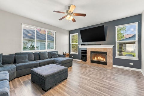 Tiny photo for 946 Oxford Court, Pingree Grove, IL 60140 (MLS # 12793224)