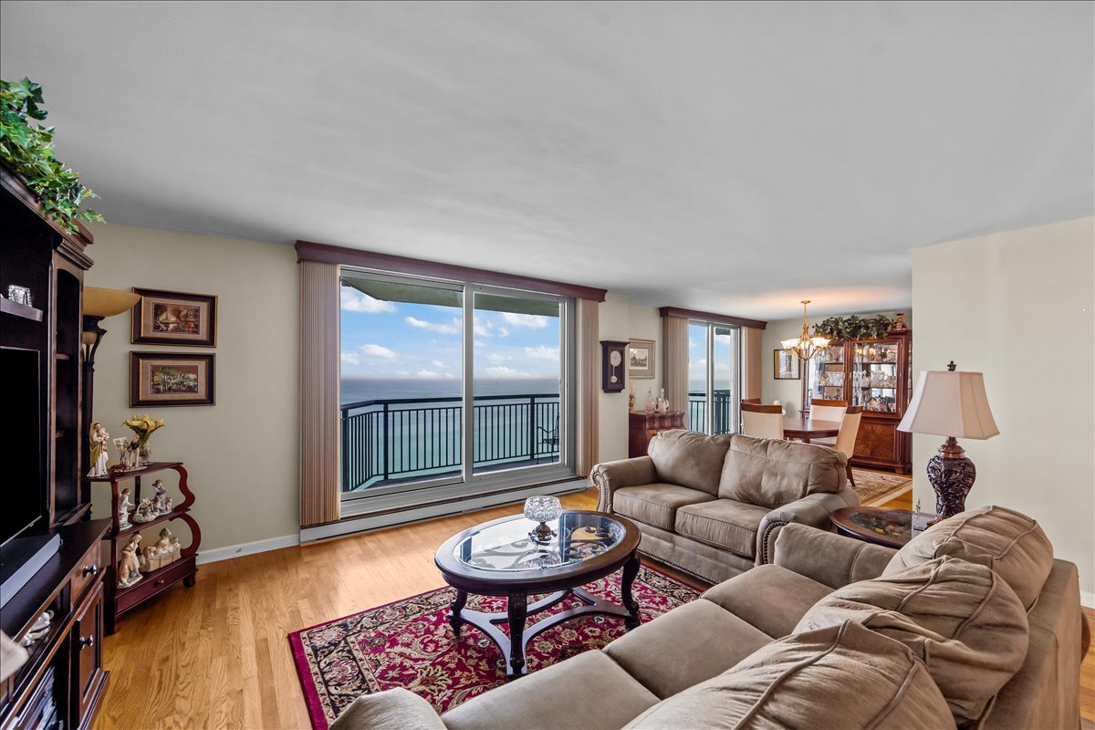 6007 N SHERIDAN Road 37B