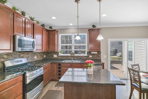 Tiny photo for 2124 Amelia Lane, Hoffman Estates, IL 60192 (MLS # 12604660)